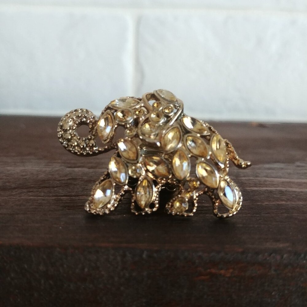Large pale gold tone yellow stones elephant ring with stretch expandable band